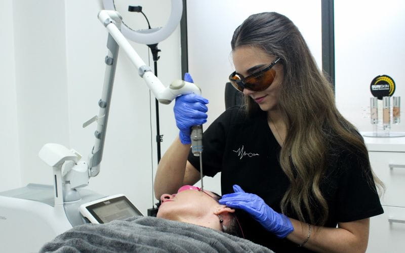 laser-treatment-for-face-laser-procedure (1)